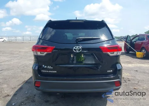 2017 Toyota Highlander Xle z USA, uszkodzony, nr VIN 5TDKZRFHXHS509618